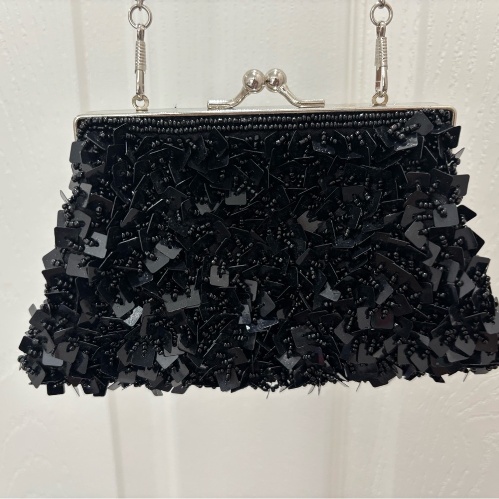 Bijoux Turner Black Beaded Clutch
Silver trim and chain, snap closure.  EUC
